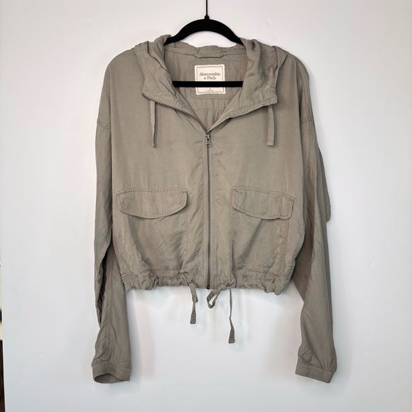 Abercrombie & Fitch Cropped Light Green Utility Jacket - Picture 3 of 11
